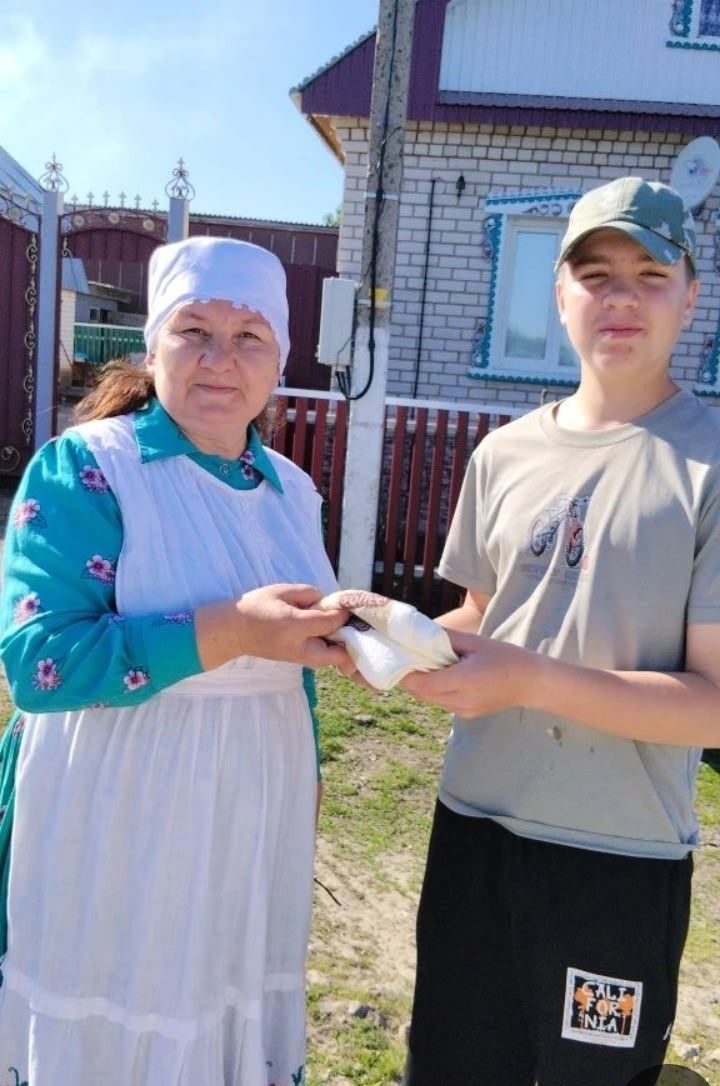 Борнашта Сабантуйга бүләкне трактор белән җыйдылар