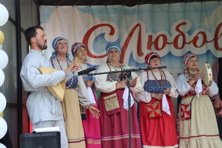 Җыр-моңга гашыйк “Рябинушка”га – 30 ел