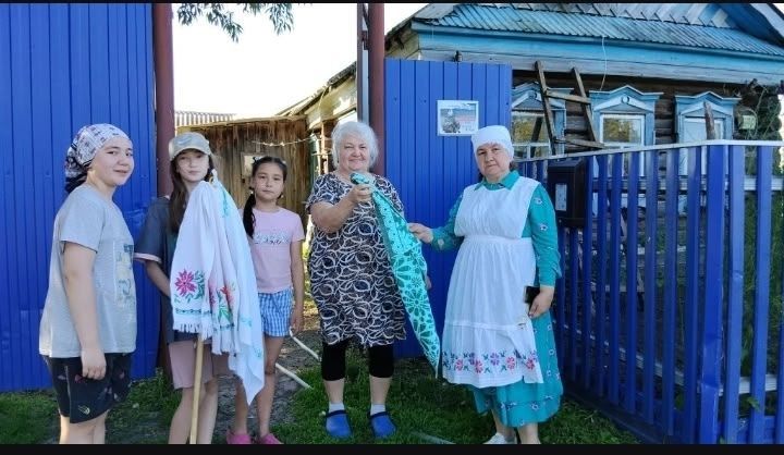 Борнашта Сабантуйга бүләкне трактор белән җыйдылар