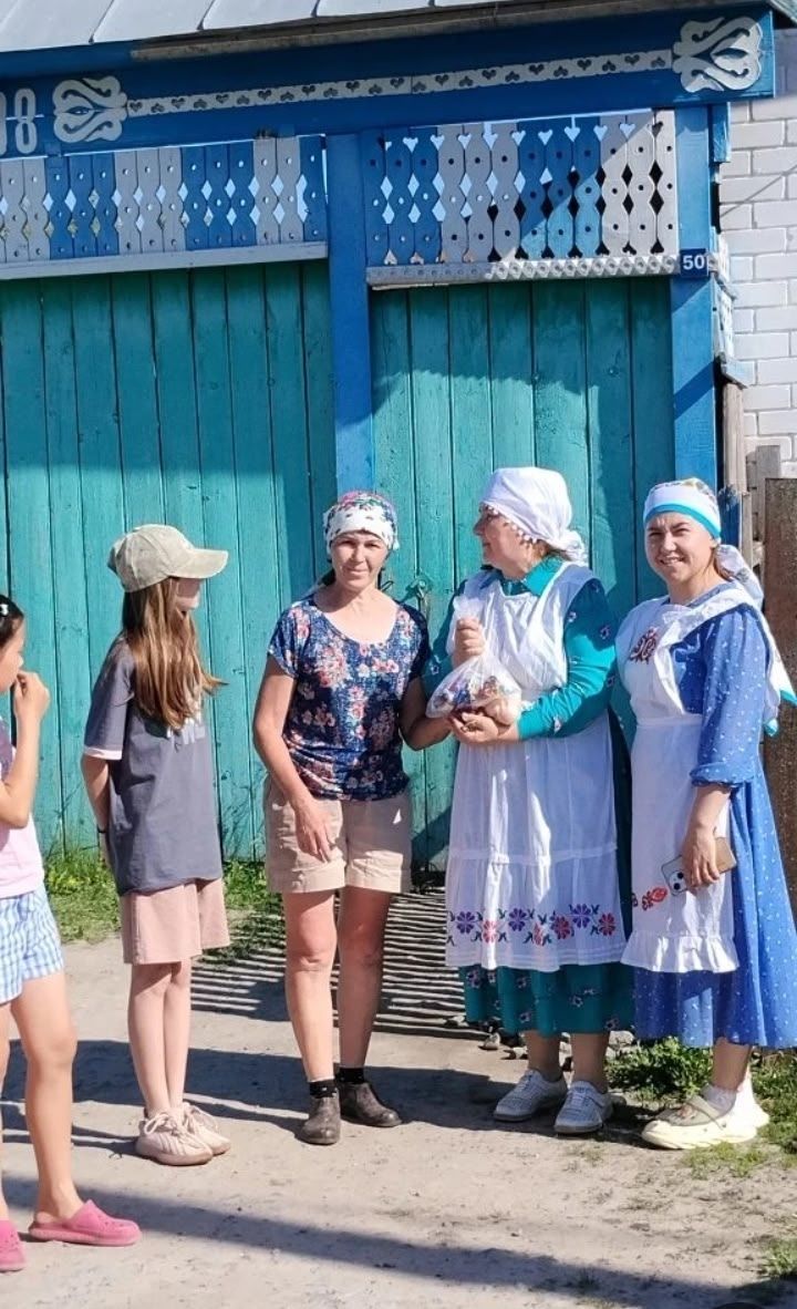 Борнашта Сабантуйга бүләкне трактор белән җыйдылар