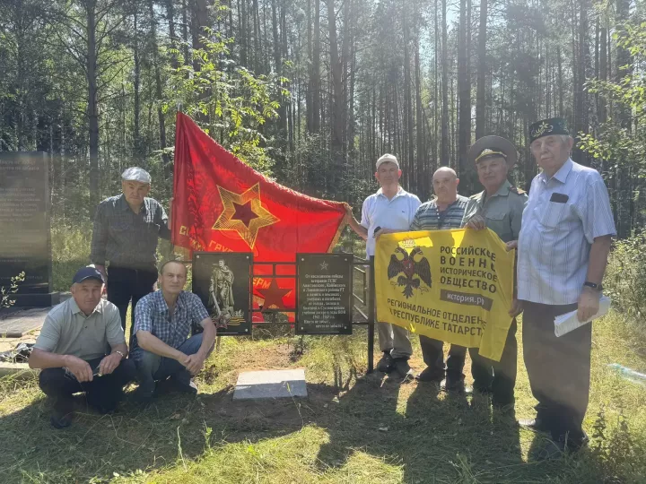 Апас һәм Кайбыч районнарының ГСВГ ветераннары Суслонгерда булып, тарихи урынга истәлекле стелла урнаштырдылар