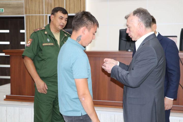 Апаста батыр райондашларны искә алдылар һәм дәүләт бүләкләре тапшырдылар