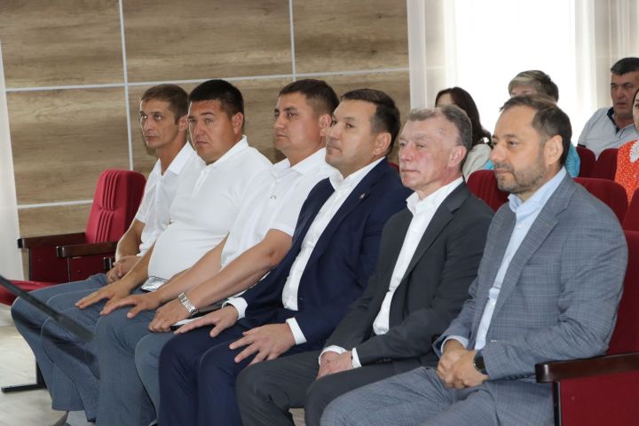 Апаста батыр райондашларны искә алдылар һәм дәүләт бүләкләре тапшырдылар
