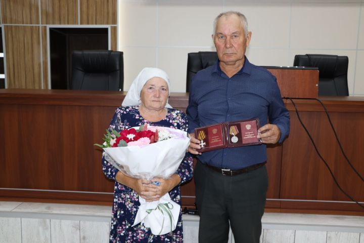 Апаста батыр райондашларны искә алдылар һәм дәүләт бүләкләре тапшырдылар