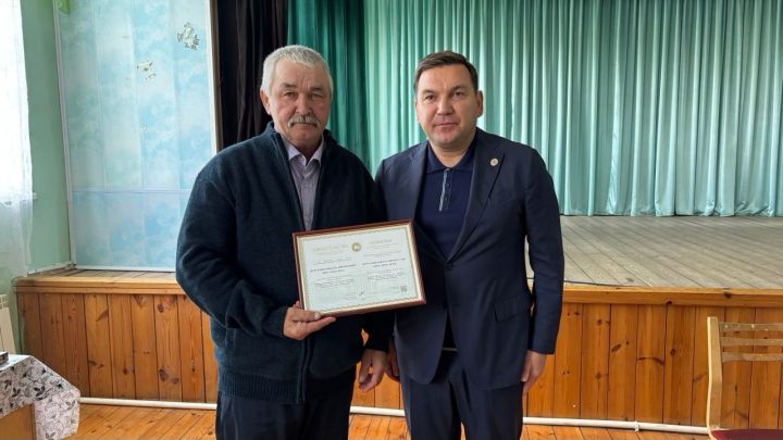 Әлмәндәрнең тырыш механизаторы - Электрон мактау тактасында