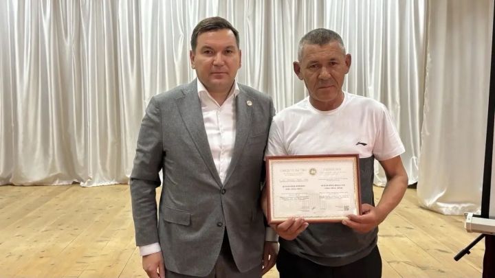 Апаста халык җыеннары дәвам итә