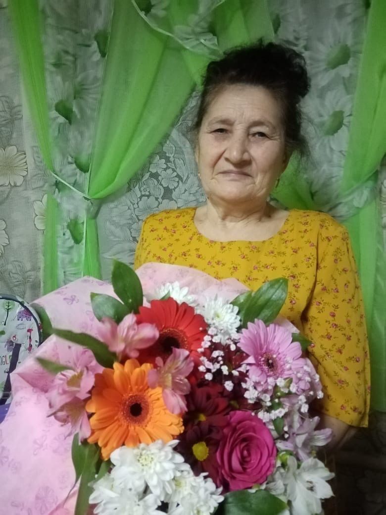 Апаста яшәүче кадерле әниебез Исмәгыйлева Оркиа Нургали кызына 12 декабрь көнне 75 яшь тула