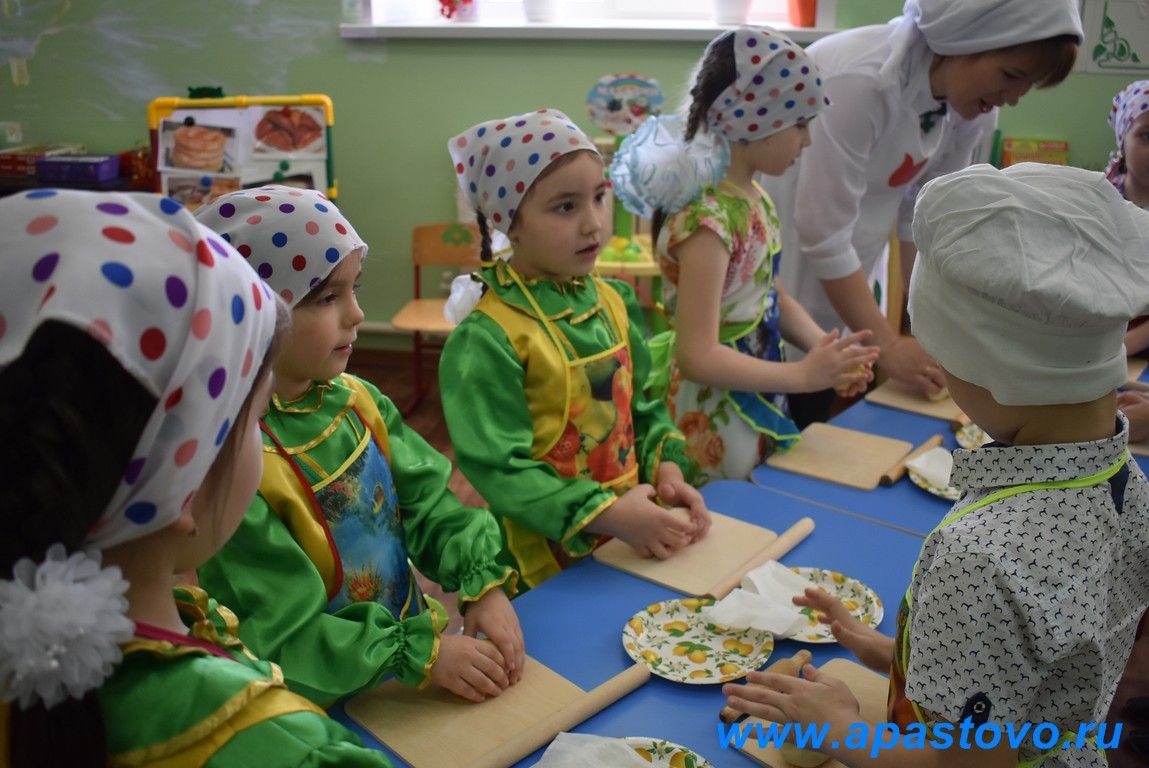 Балалар бакчасында чыгарылыш кичэсе. Апастово садик солнышко. Кузикмэк.