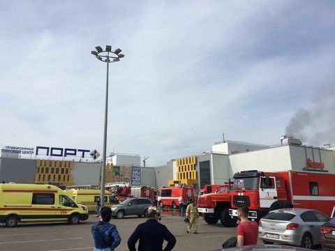 В Казани горит ТЦ «Порт» на Оренбургском тракте