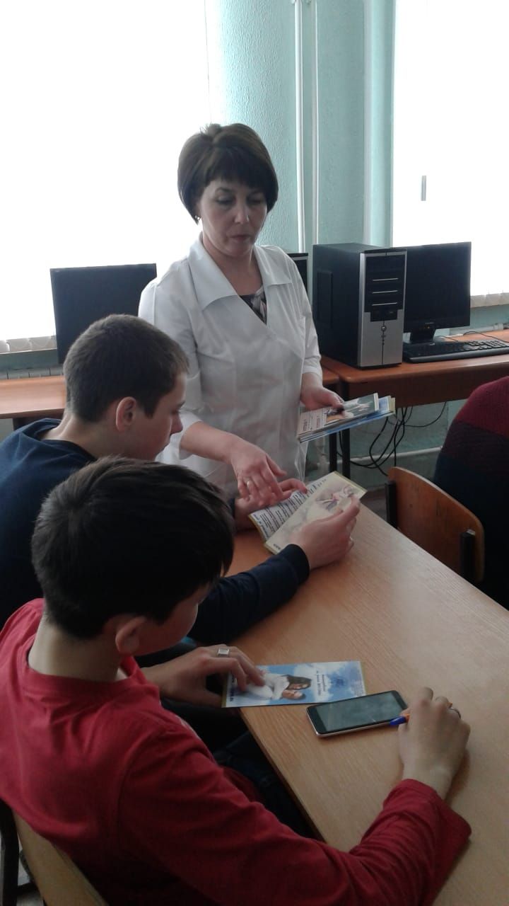 Апаста студентлар "Сәламәтлегең үз кулларыңда" кичәсендә катнашты