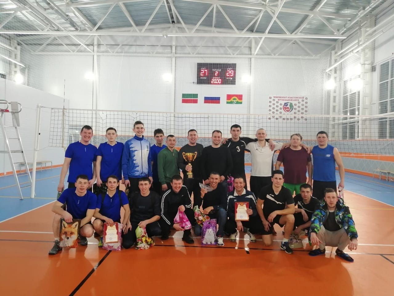 В Апастово проходят соревнования по волейболу