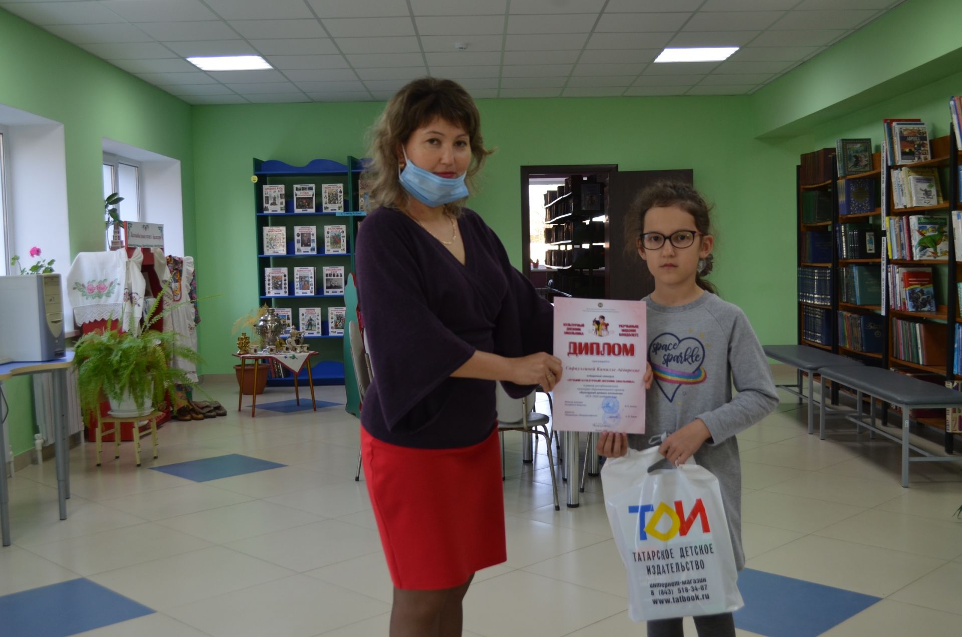 Апаста “Укучының мәдәни көндәлеге“ мәдәни-белем бирү проекты җиңүчеләре бүләкләнде