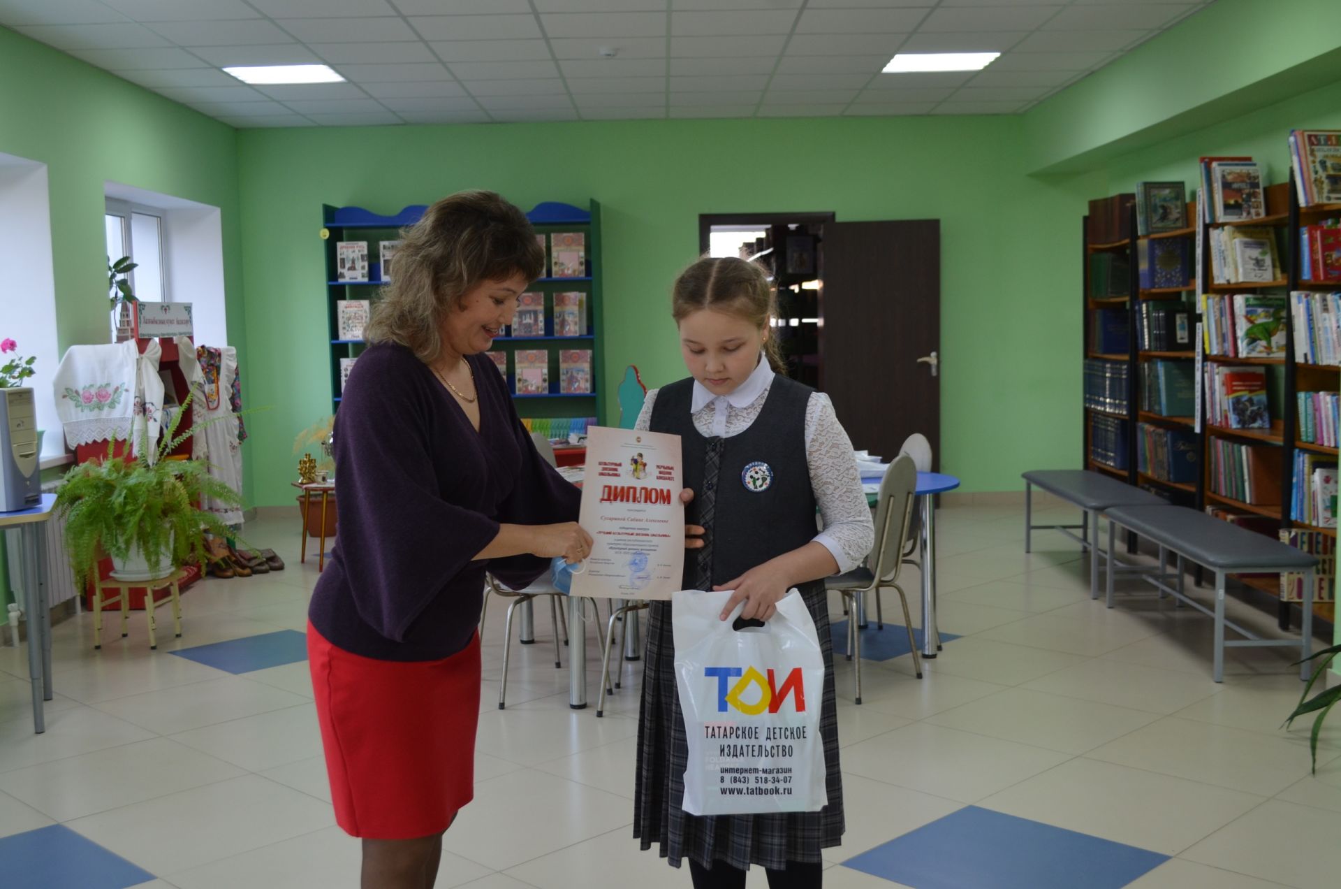 Апаста “Укучының мәдәни көндәлеге“ мәдәни-белем бирү проекты җиңүчеләре бүләкләнде
