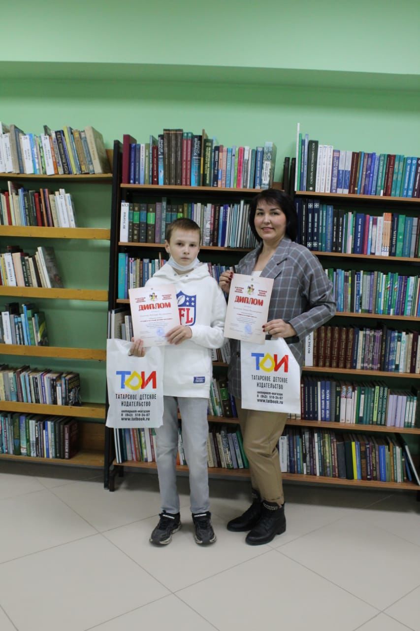 Апаста “Укучының мәдәни көндәлеге“ мәдәни-белем бирү проекты җиңүчеләре бүләкләнде
