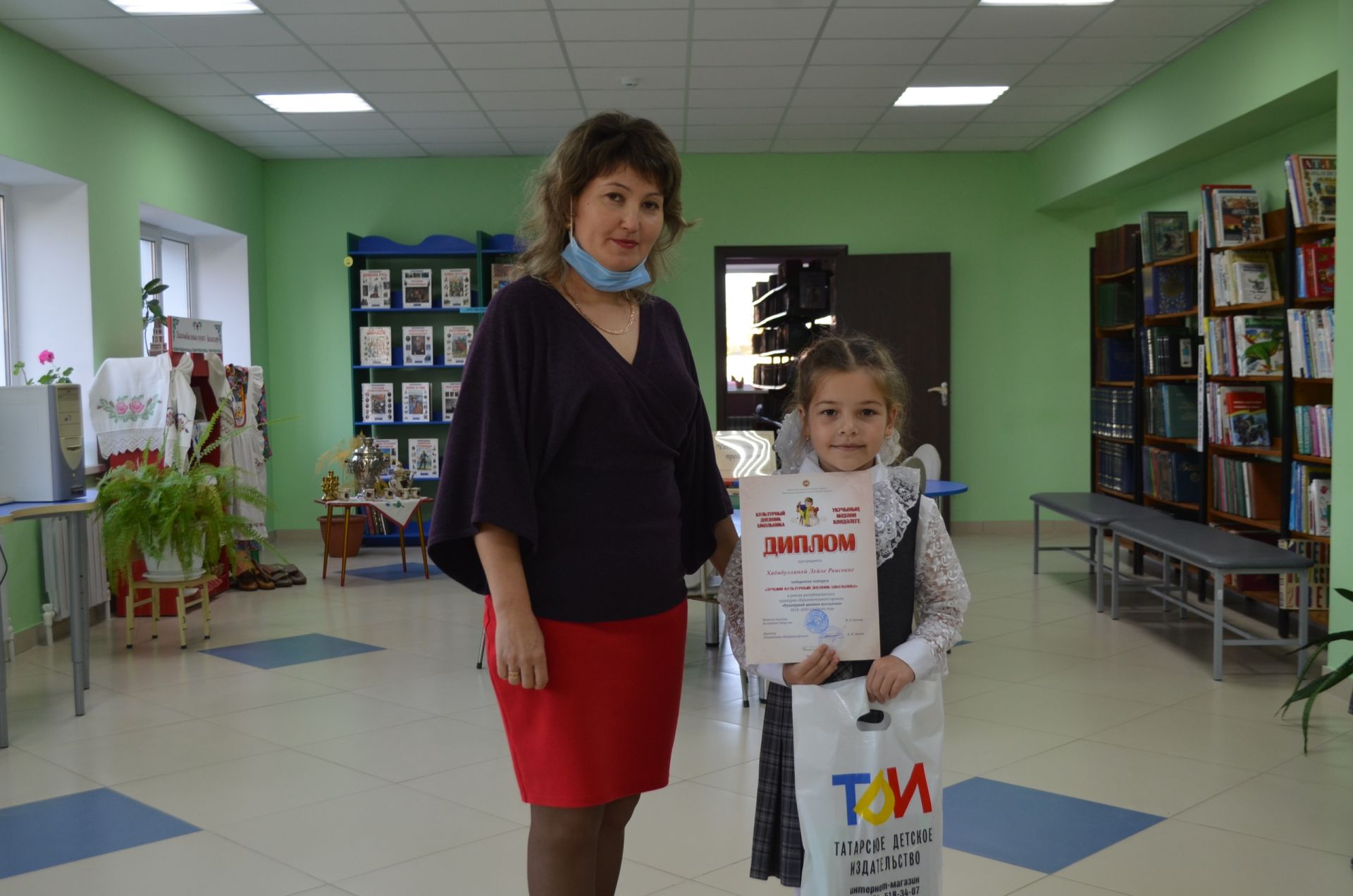 Апаста “Укучының мәдәни көндәлеге“ мәдәни-белем бирү проекты җиңүчеләре бүләкләнде