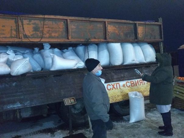 Апаслылар иртәдән үк кала халкына  сәүдә итә