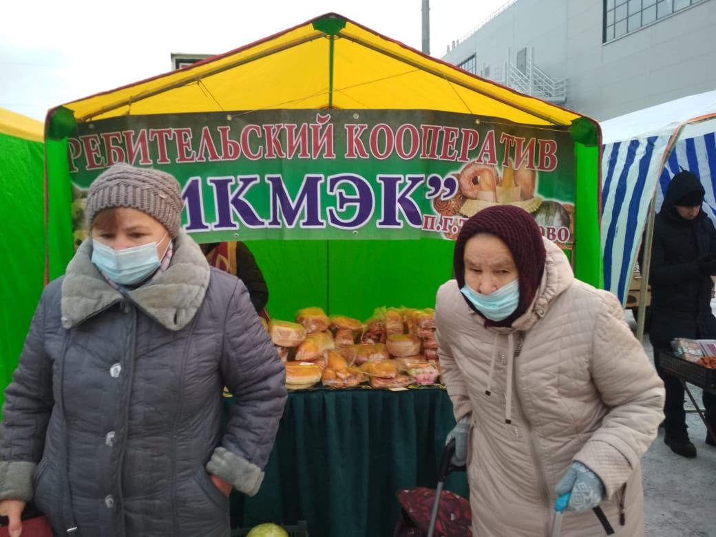 Апаслылар иртәдән үк кала халкына  сәүдә итә