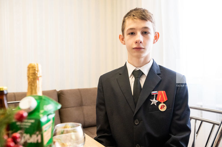 Спасший братьев на пожаре 14-летний Иван Павлинов получил новый дом