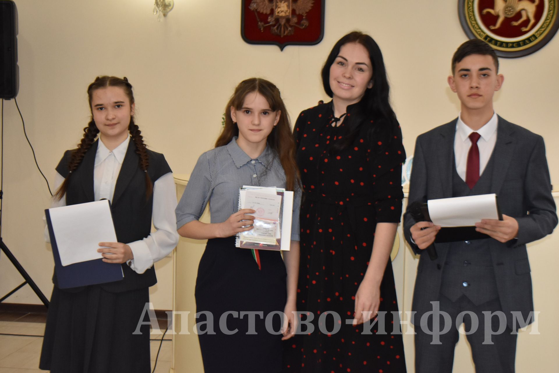 Апаста тантаналы төстә паспортлар тапшырылды