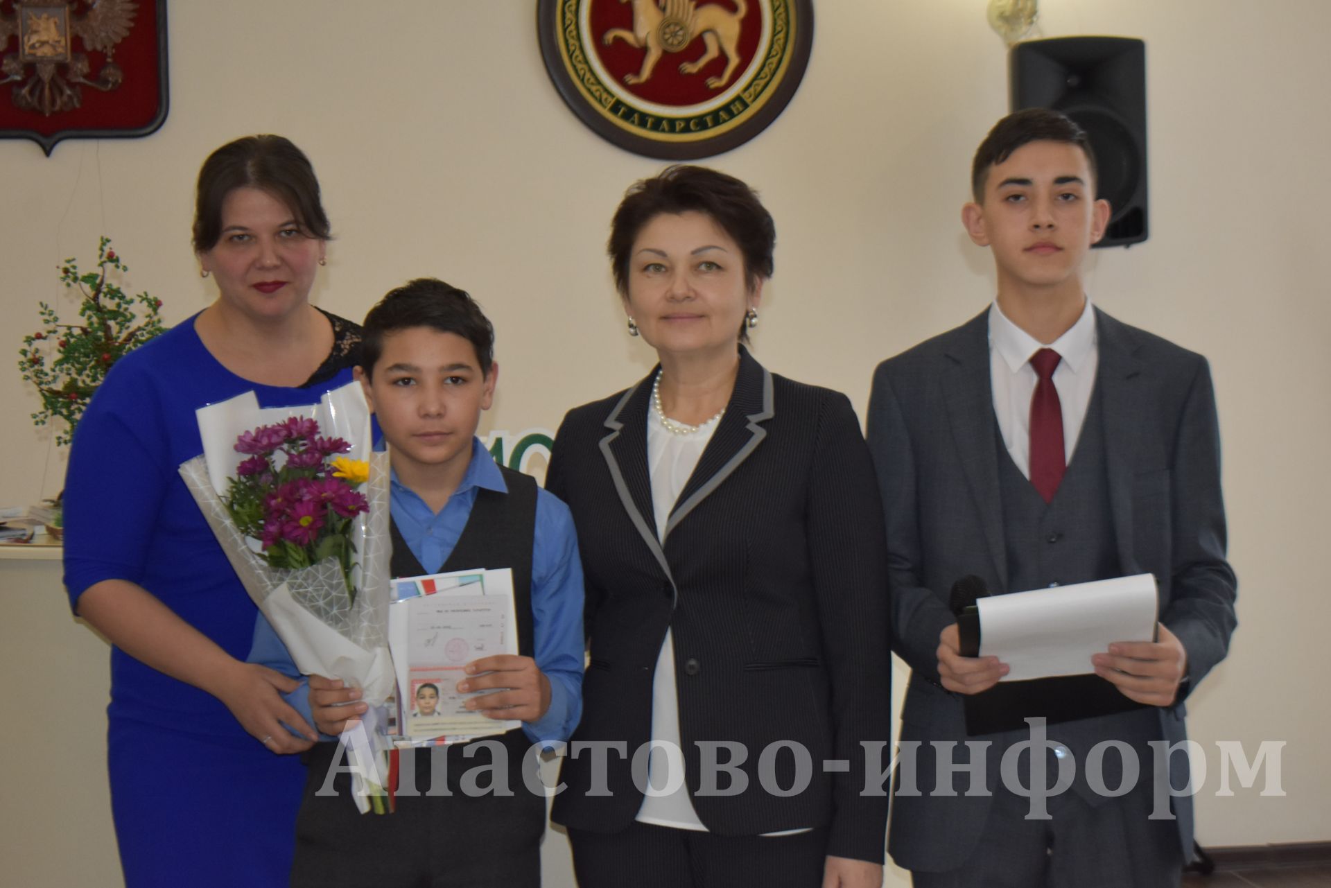 Апаста тантаналы төстә паспортлар тапшырылды