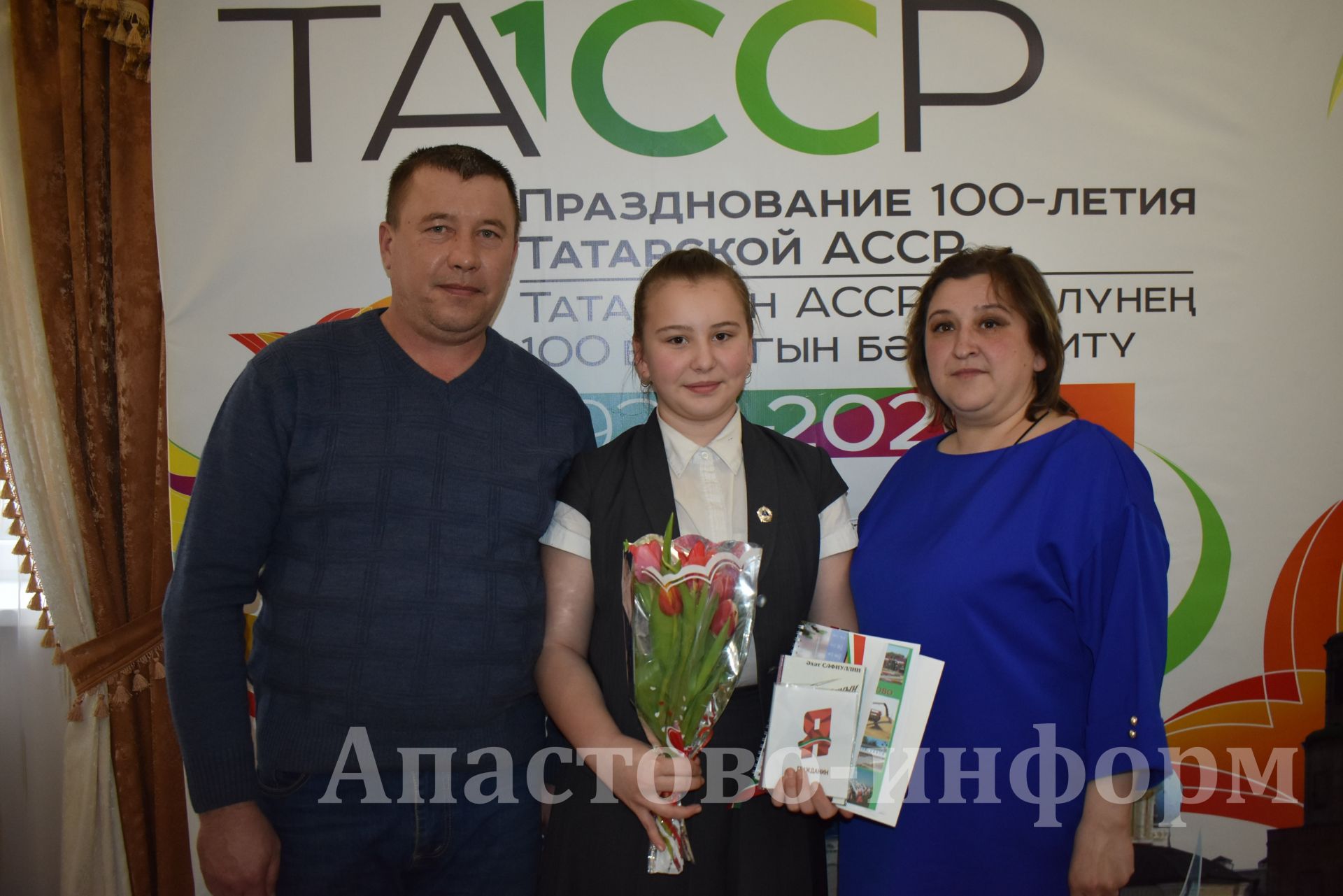 Апаста тантаналы төстә паспортлар тапшырылды