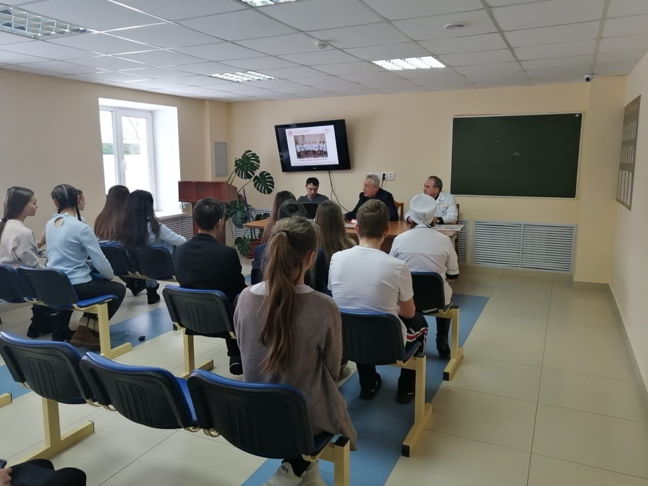 Апаста “Ак халатлы фәрештәләр” фестивале узды