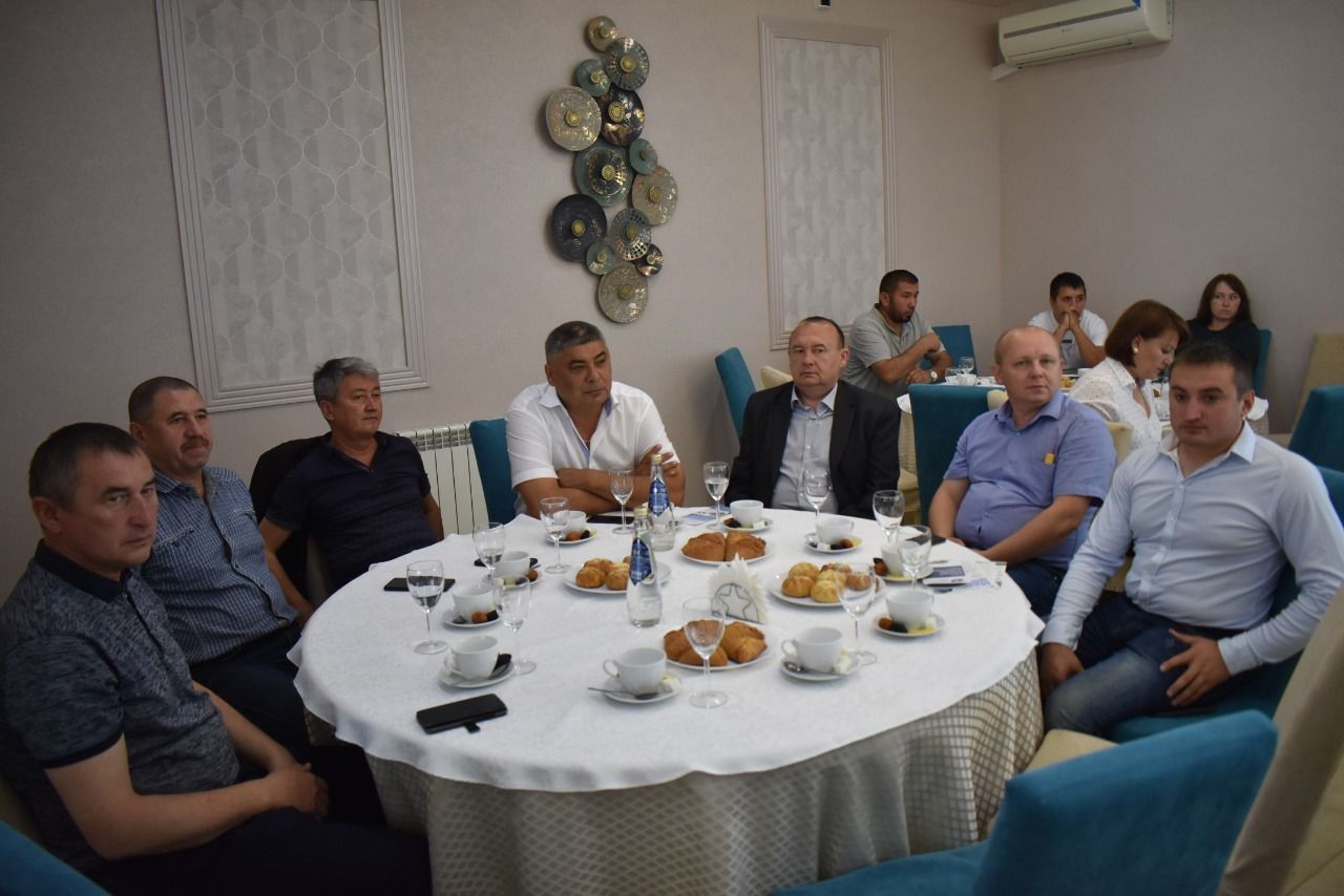 Апаста эшмәкәрләр белән очрашу узды