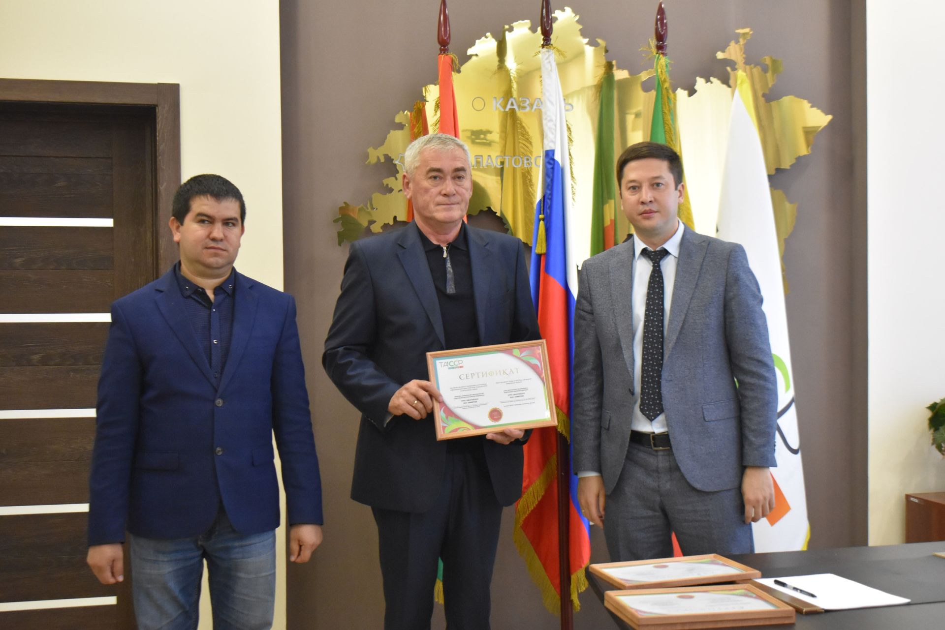 Апаста ТАССРның 100 еллыгы уңаеннан сертификатлар тапшырылды