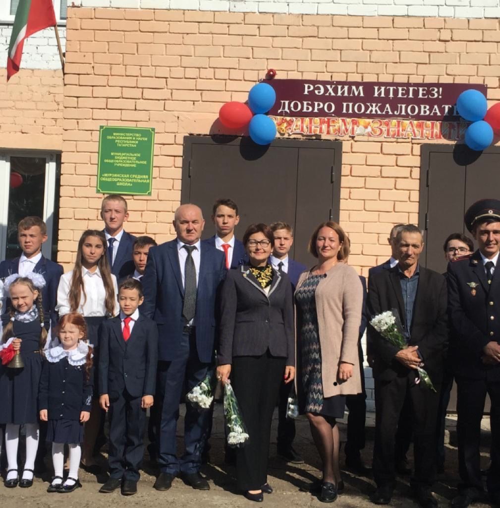 Морзалар мәктәбендә балалар тынычлык, уңышлар теләп күккә шарлар очырдылар