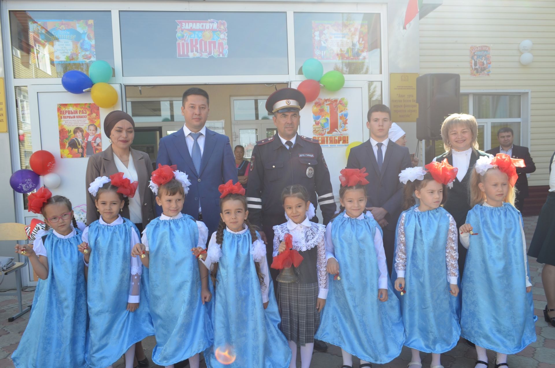 80 первоклашек Апастово впервые переступили порог школы
