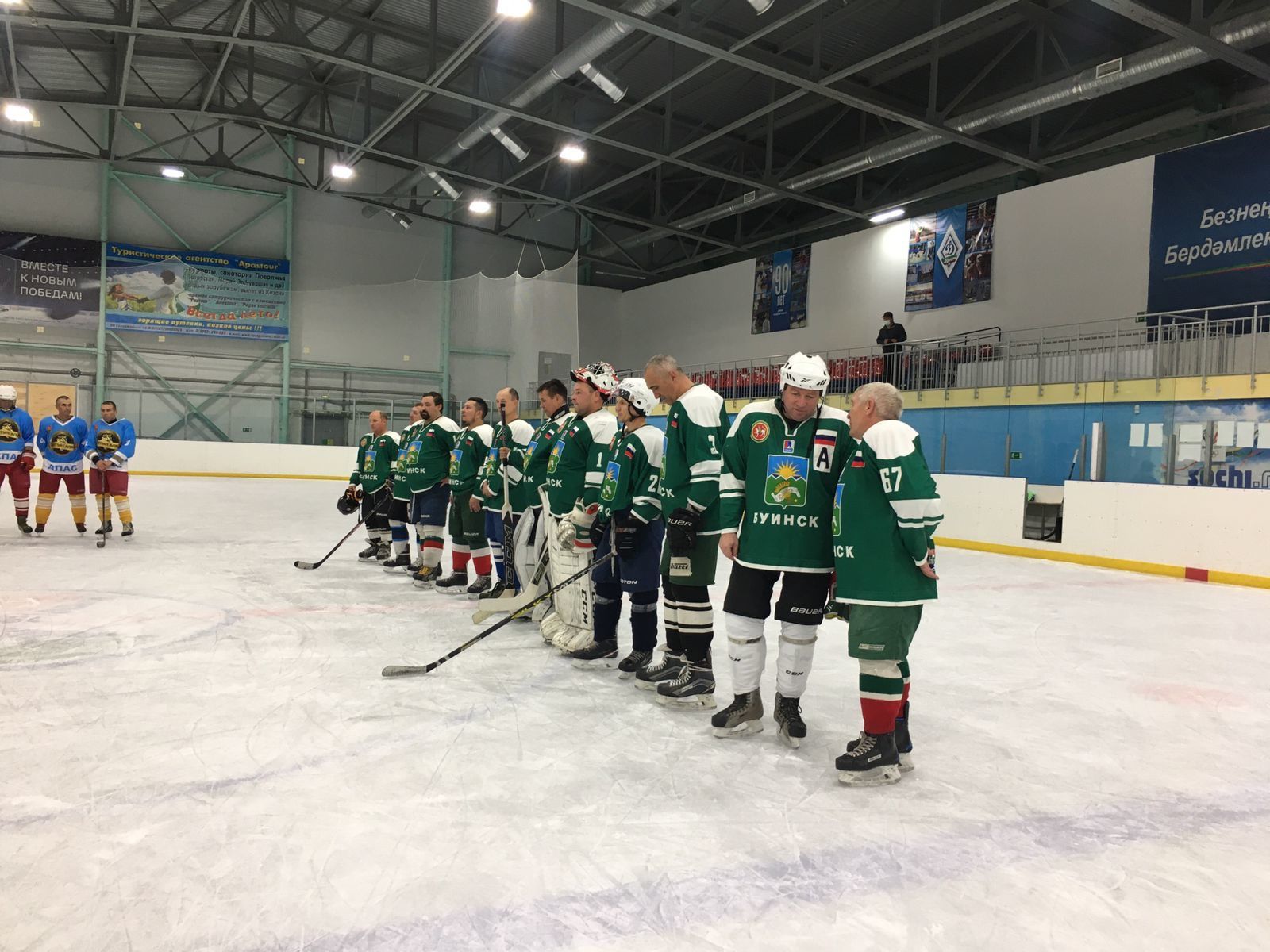Сегодня в Ледовом дворце "Алтын Алка" прошёл турнир по хоккею среди любительских мужских команд 40+