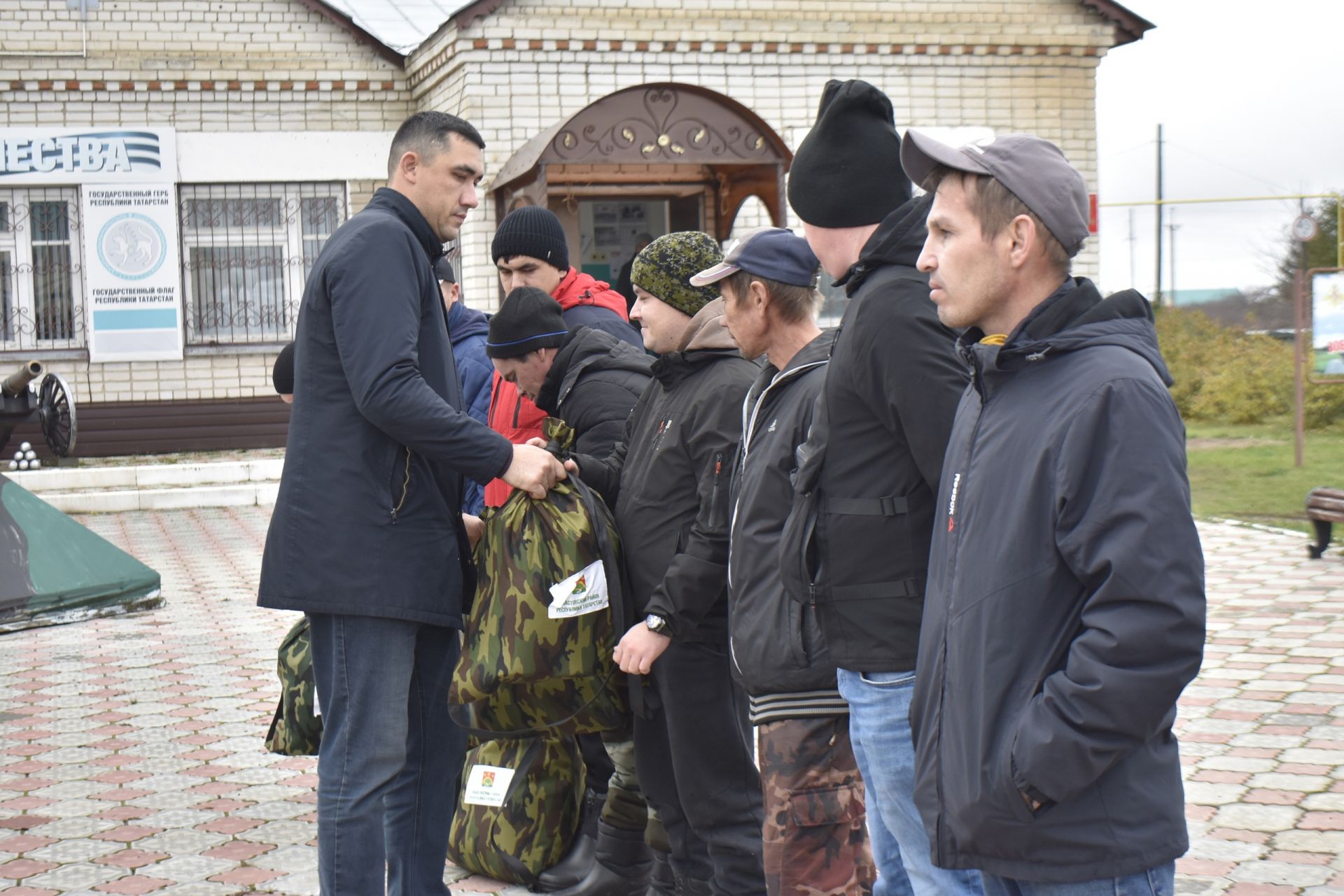 Апастан тагын бер төркем мобилизацияләнүче ир-егетләрне озаттылар
