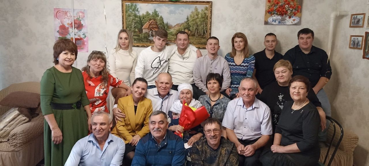 Олы Бакырчыда яшәүче Флера апа Әхмәдиева олы юбилеен каршылады