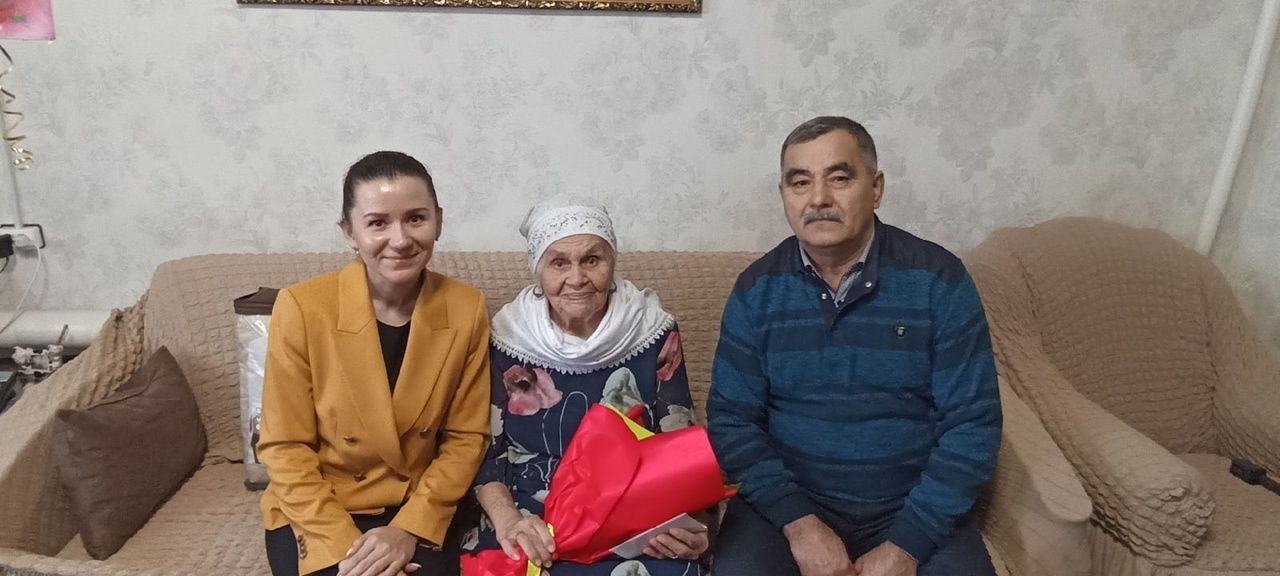 Олы Бакырчыда яшәүче Флера апа Әхмәдиева олы юбилеен каршылады