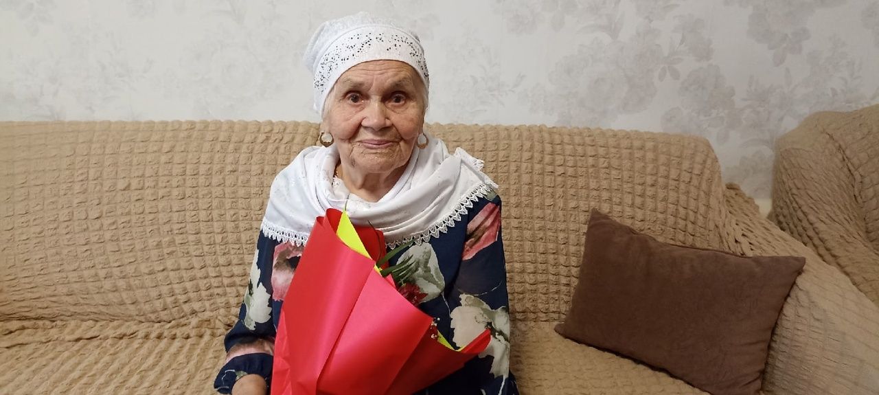 Олы Бакырчыда яшәүче Флера апа Әхмәдиева олы юбилеен каршылады