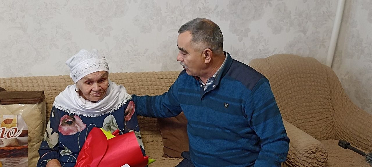 Олы Бакырчыда яшәүче Флера апа Әхмәдиева олы юбилеен каршылады