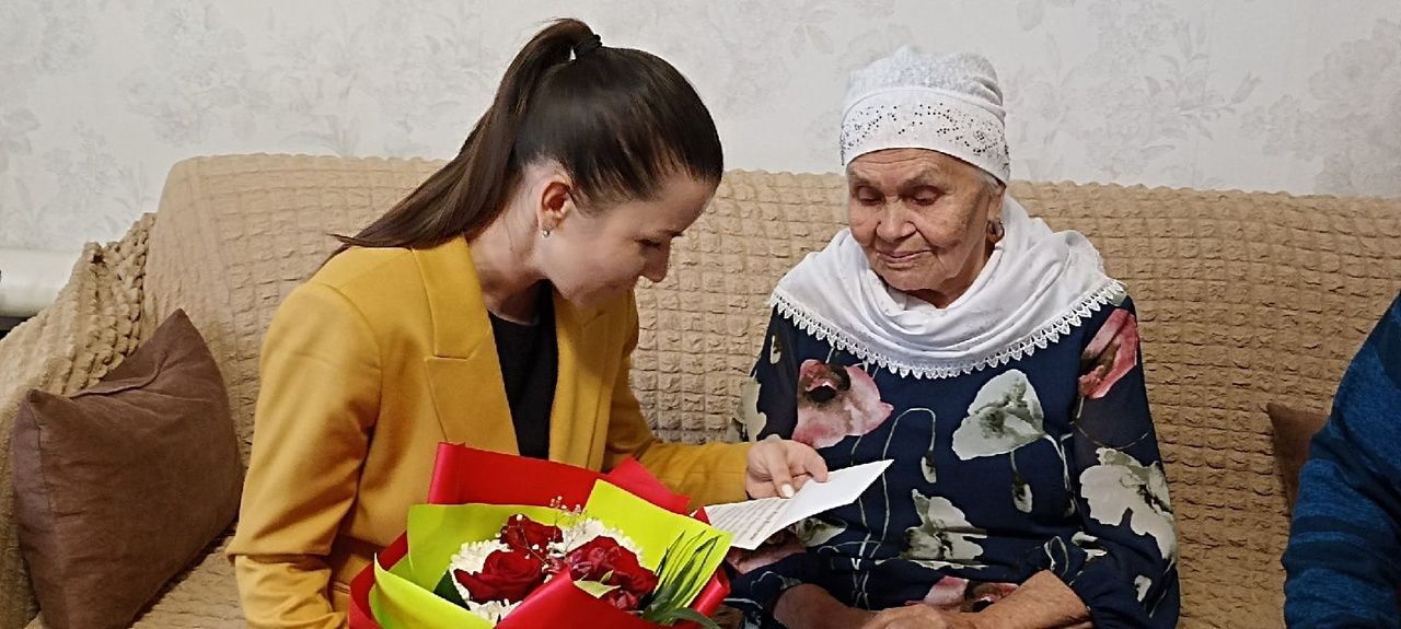 Олы Бакырчыда яшәүче Флера апа Әхмәдиева олы юбилеен каршылады