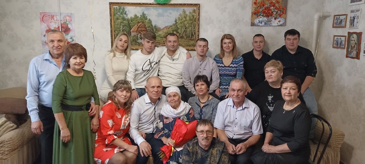 Олы Бакырчыда яшәүче Флера апа Әхмәдиева олы юбилеен каршылады