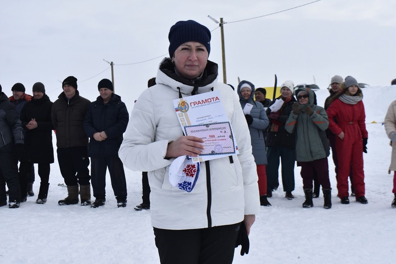 12 февраля, перед «Лыжной базой» Апастово прошел большой спортивный праздник