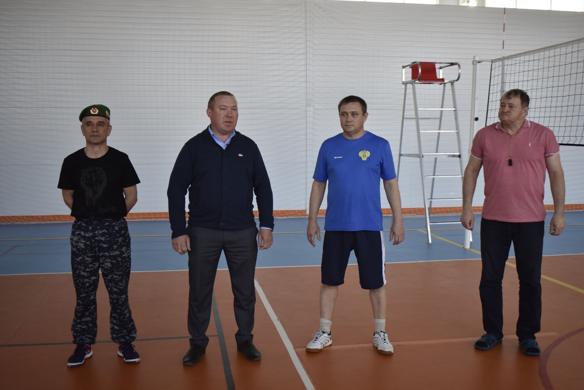 “Апас” универсаль спорт залында Бөек Җиңүнең 77 еллыгы уңаеннан районара волейбол ярышлары бара