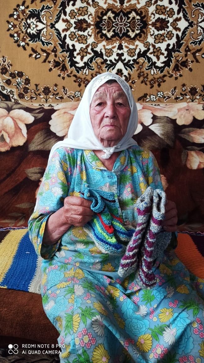 Урта Балтайлылар “Әбиләр кайгыртуы” акциясе кысаларында оекбаш, башмак, бияләйләр бәйләде
