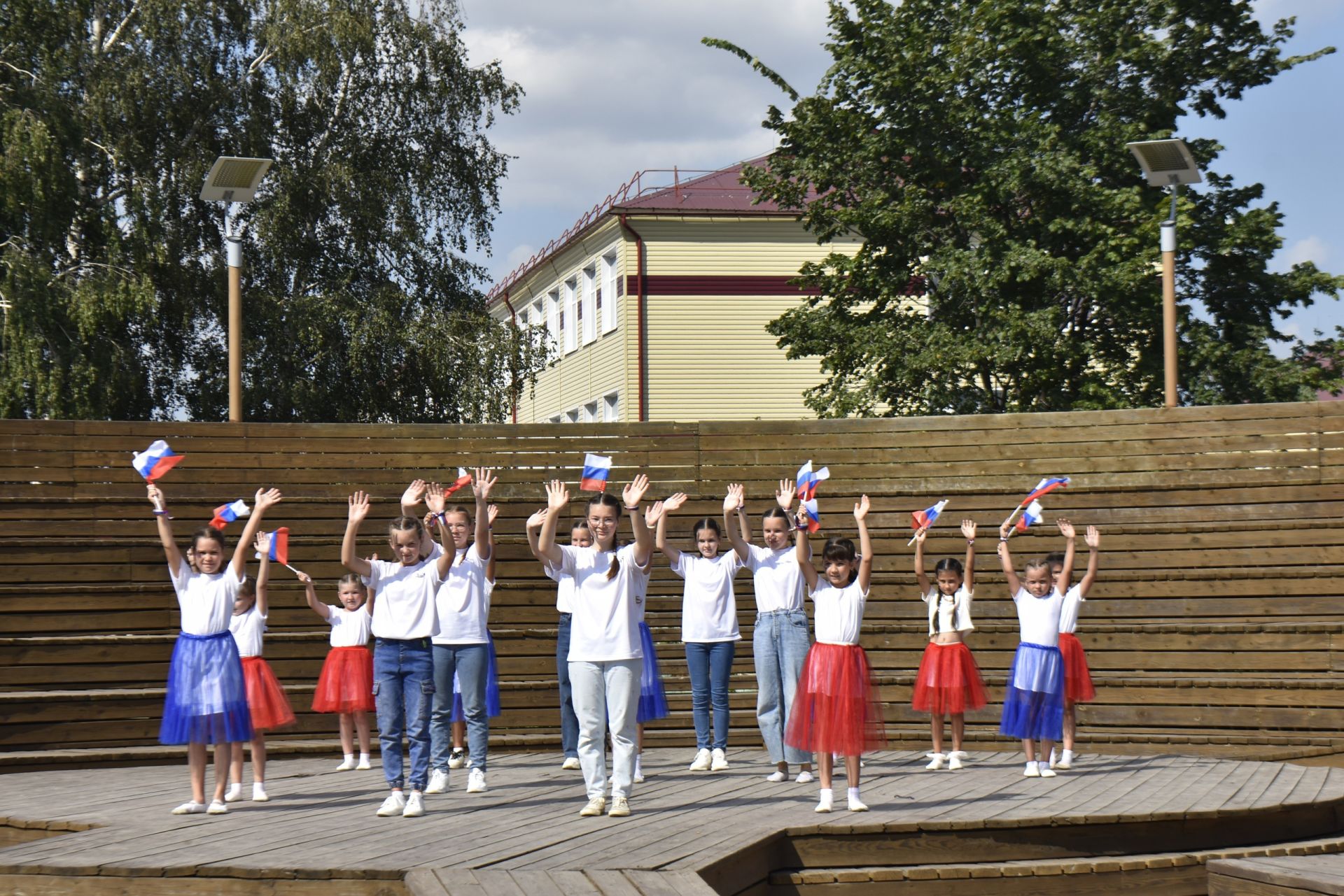 Апаста Россия Флагы көне билгеләп үтелде