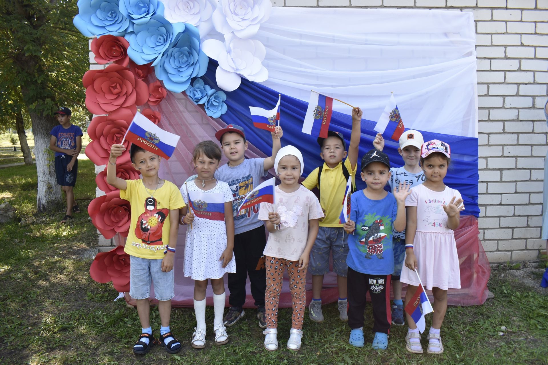 Апаста Россия Флагы көне билгеләп үтелде