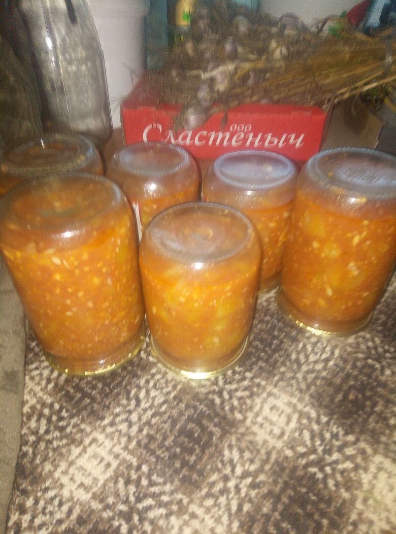 Югары Акхуҗадан Фәрзәнә Зиннурова бакча уңышларына багышлап шигырьләр язган