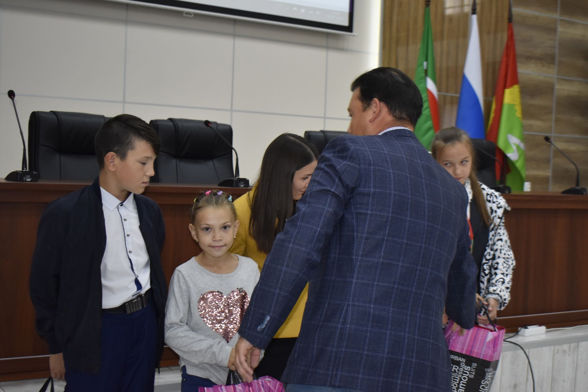 Апаста “Мәктәпкә җыенырга ярдәм ит” акциясенә йомгак ясалды