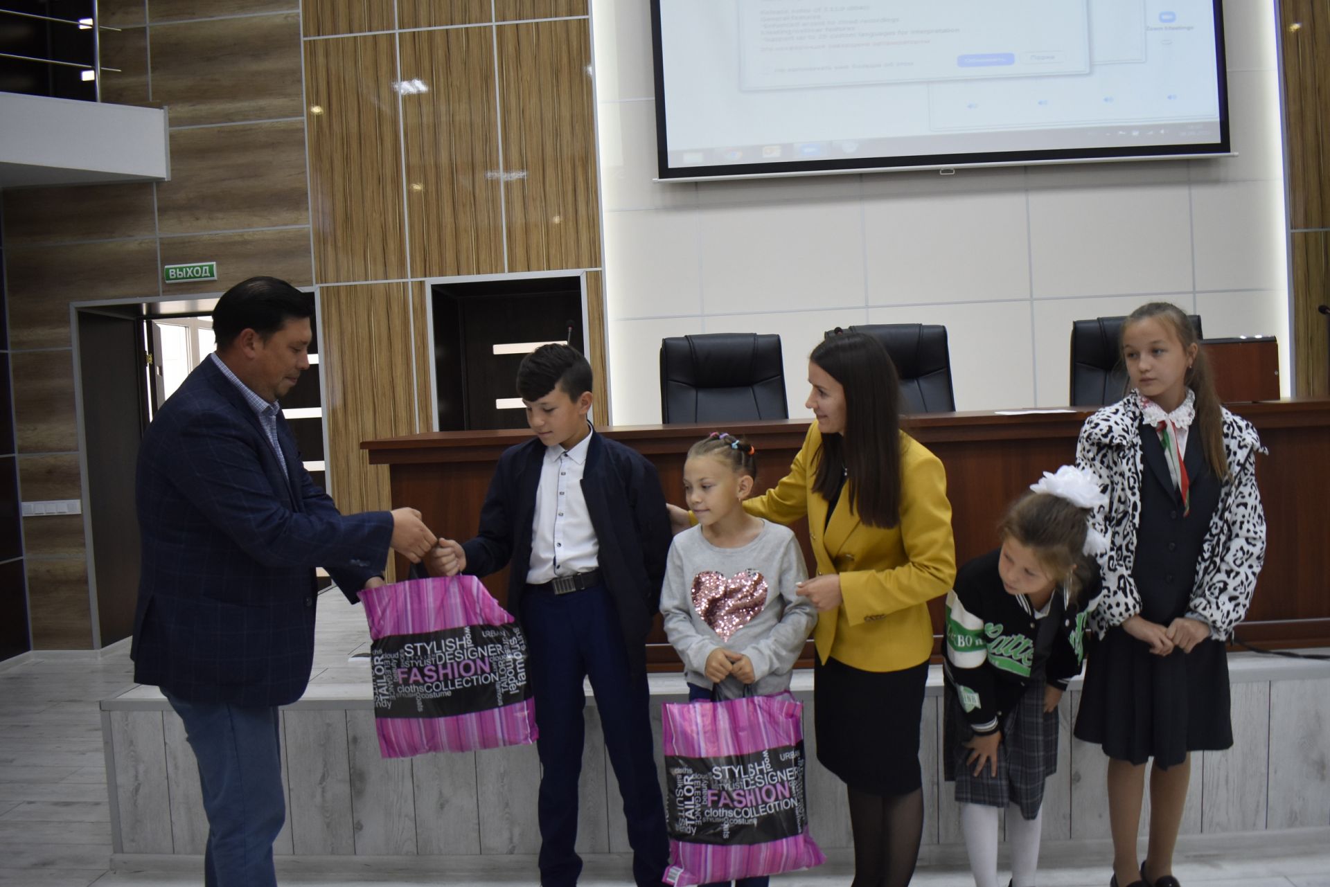 Апаста “Мәктәпкә җыенырга ярдәм ит” акциясенә йомгак ясалды