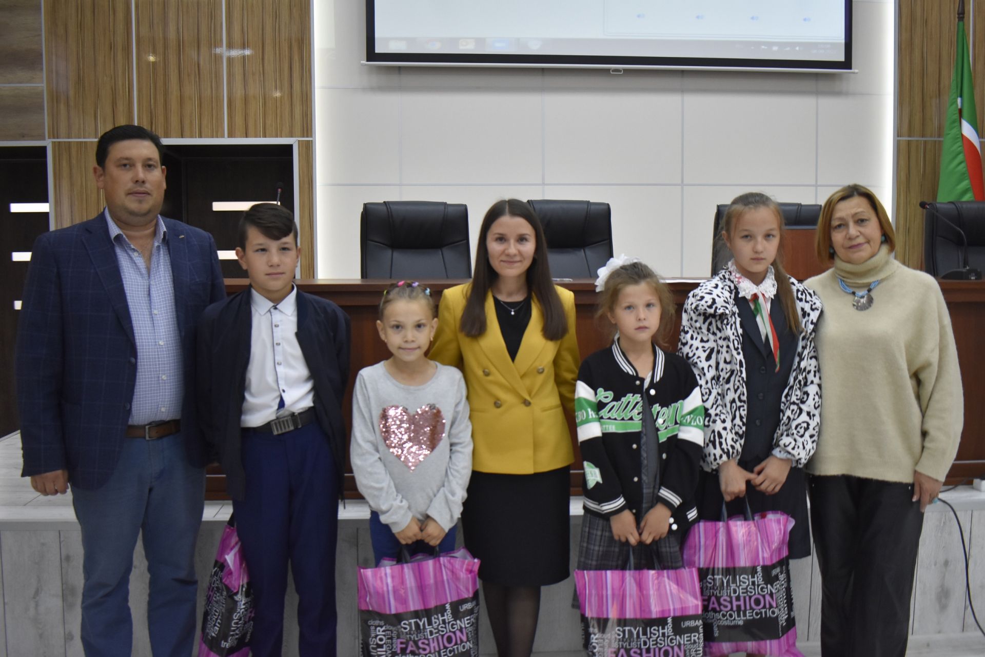 Апаста “Мәктәпкә җыенырга ярдәм ит” акциясенә йомгак ясалды