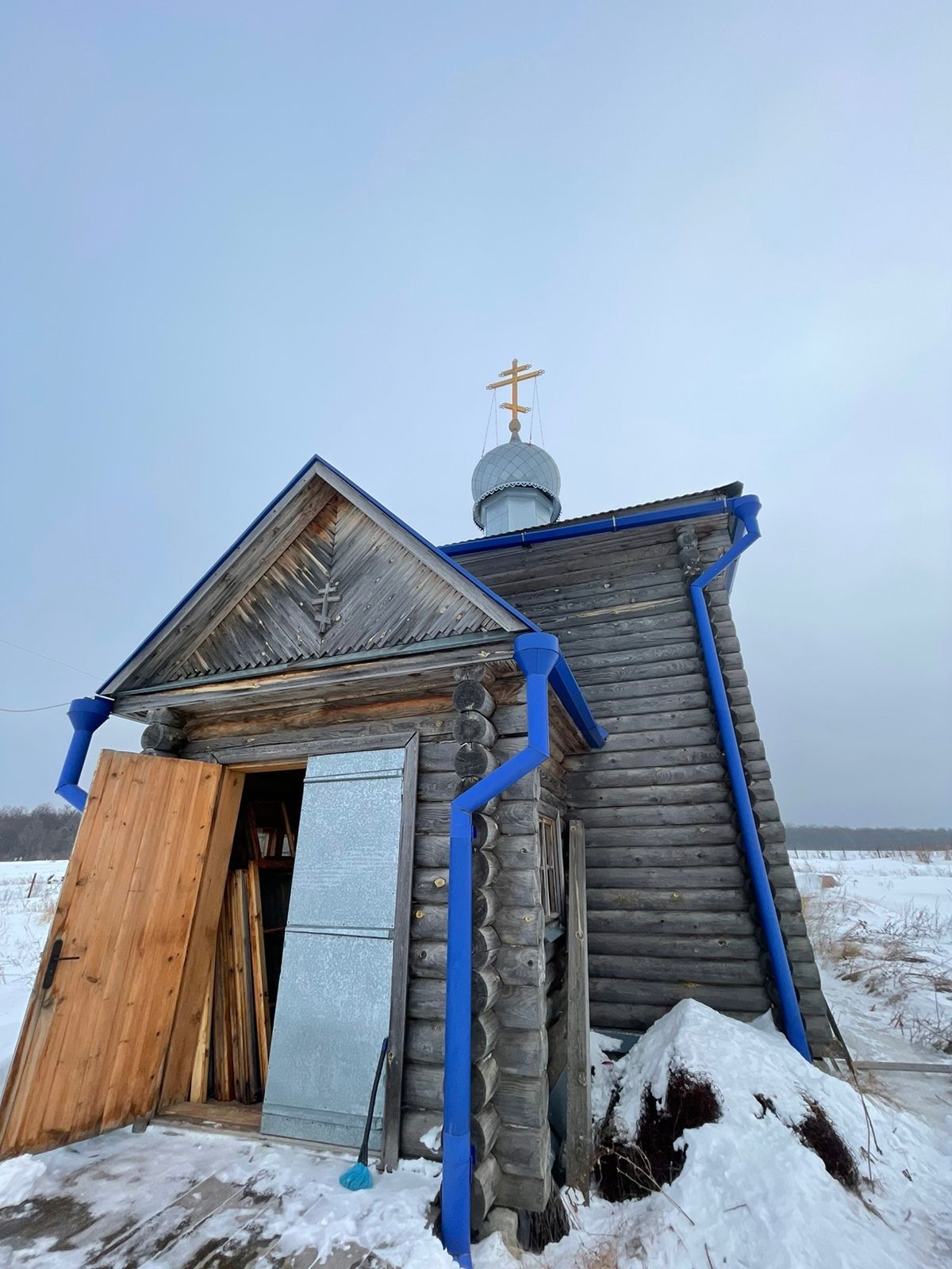 Сегодня, 18 января в Крещенский сочельник в храме деревни Табар-Черки состоялось Великое освящение воды