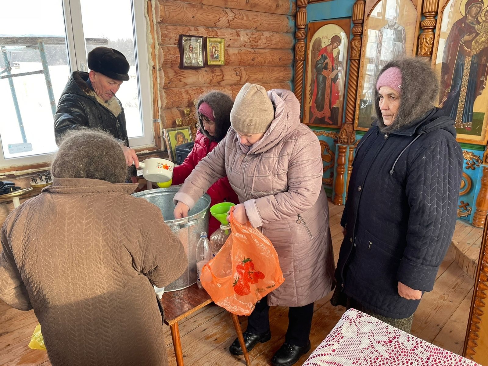 Сегодня, 18 января в Крещенский сочельник в храме деревни Табар-Черки состоялось Великое освящение воды