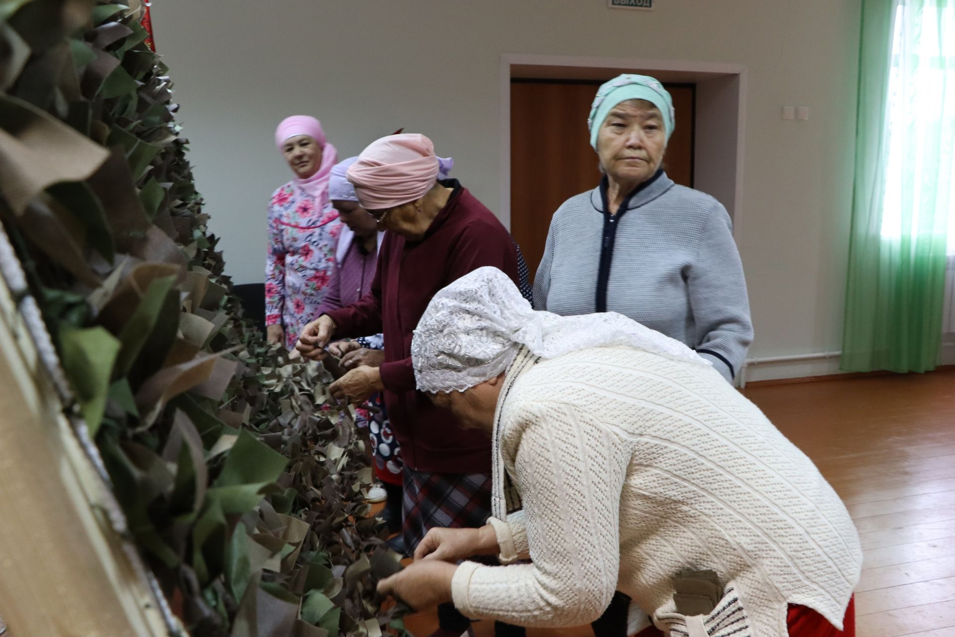 В 12 домах культуры района организованы площадки по плетению маскировочных сетей